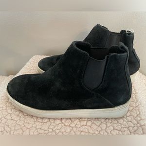 Blondo waterproof suede pull on sneaker